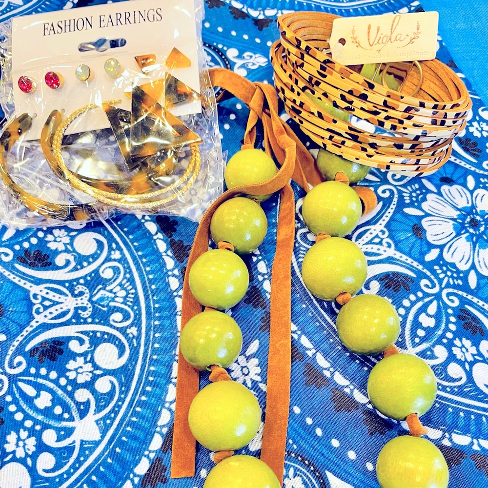 Avocado Green Wooden Bead Necklace Leather Tie New Fashion Earrings & New Bangle - Picture 2 of 7